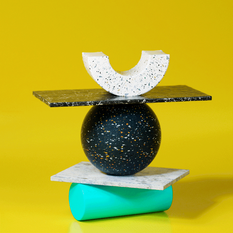 Animation en boucle d’objets en équilibre avec matériaux terrazzo, marbre et fond jaune